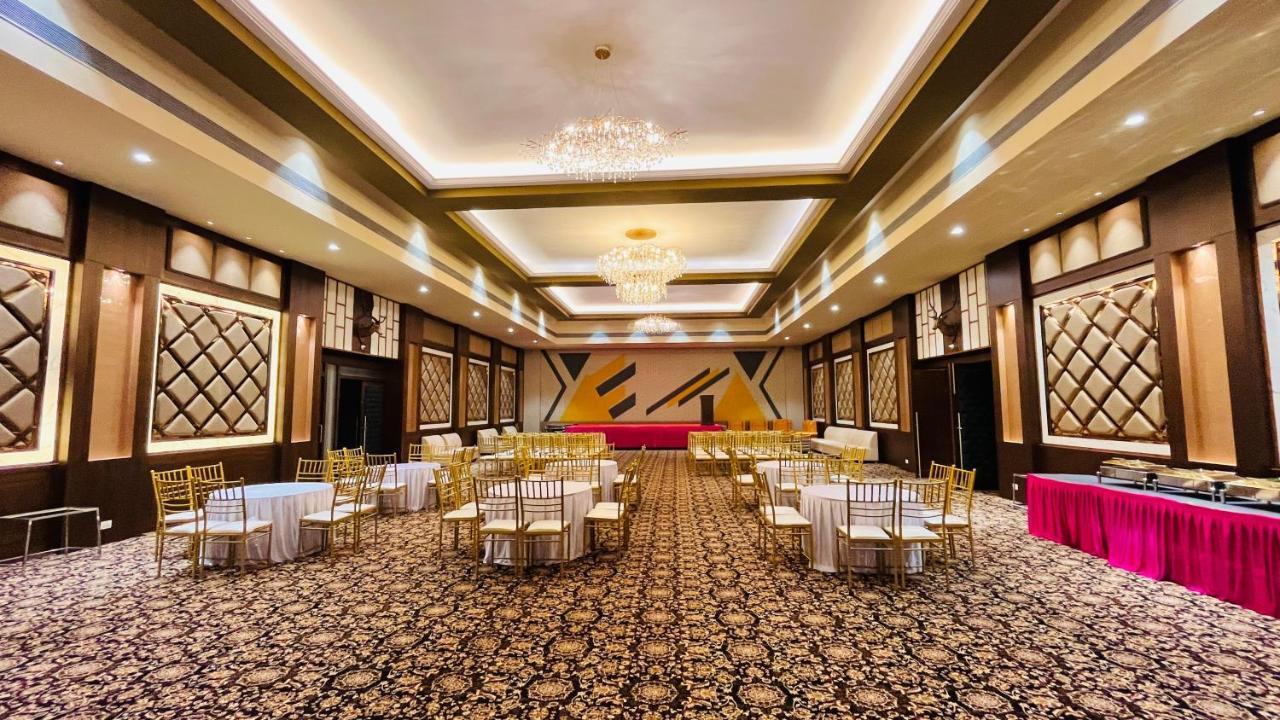 Sargawa The Palace Resort أمبيكابور المظهر الخارجي الصورة