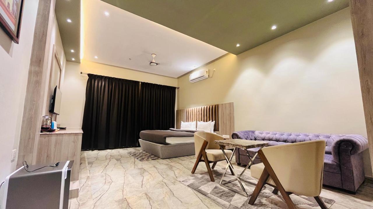 Sargawa The Palace Resort أمبيكابور المظهر الخارجي الصورة